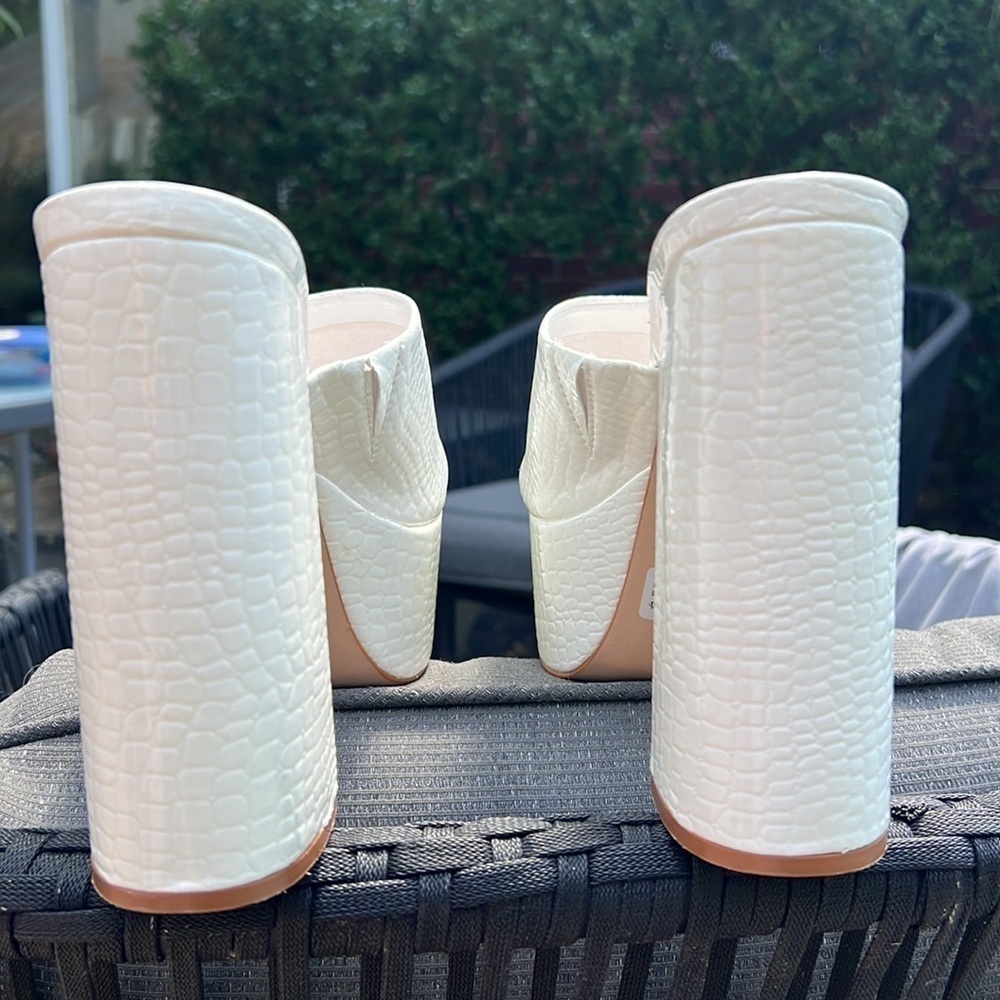 ▶️ SCHUTZ ◀️ Darah White Croc Platform Slides Sandals - Picture 16 of 16